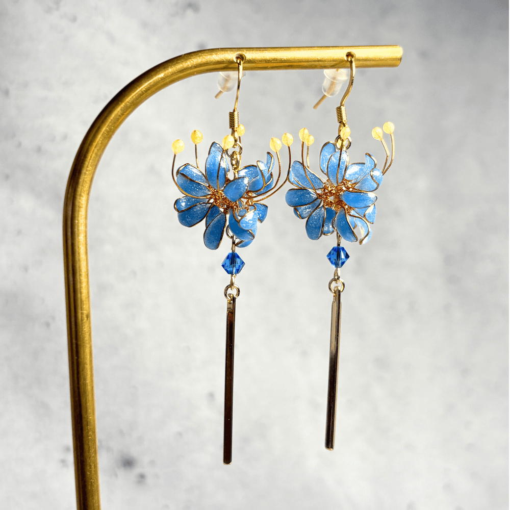 【彼岸花/曼珠沙華】ピアス ブルー/サージカルステンレス/金属アレルギー対応/揺れるデザイン/受注生産 | 9枚目